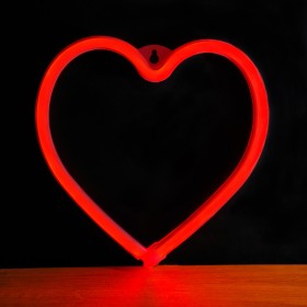 LED Neon lamp HEART red 3xAA battery/USB